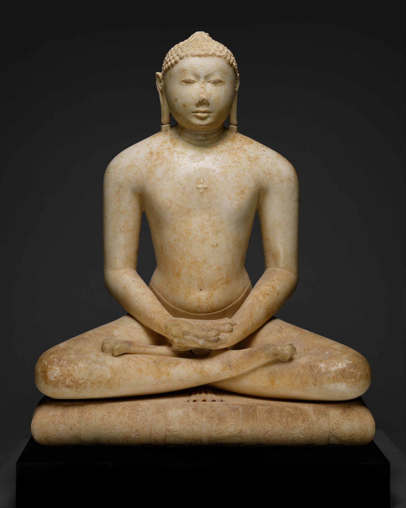 White marble sculpture of a Svetambara Tirthankara seated in meditation, 11th century